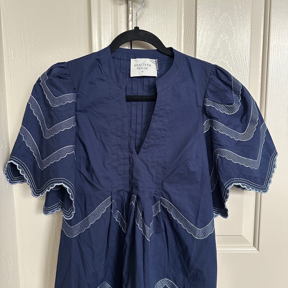 Hyacinth House Tuckernuck Navy Embroidered Weston Mini Dress XS Scalloped - Picture 3 of 9